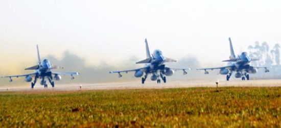 八一表演队战斗机编队起飞