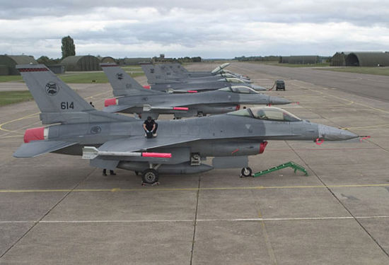 新加坡空军的F-16战斗机 