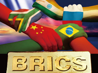 首届金砖国家媒体峰会上讨论了在信息领域开展更紧密合作的必要性，并呼吁改变西方媒体在世界信息领域占主导地位的不平等现象。