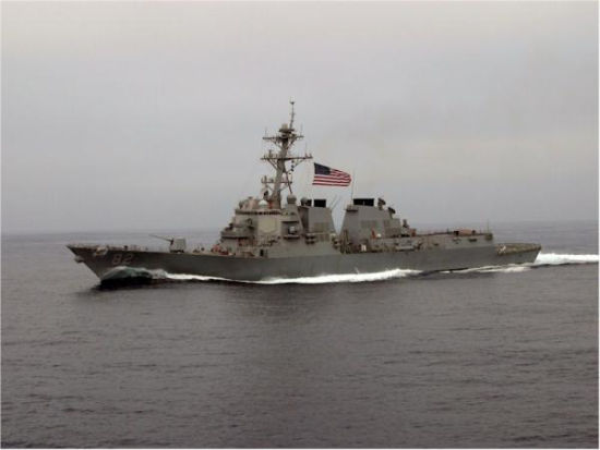 拉森号导弹驱逐舰巡航南海