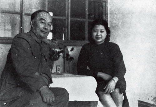 资料图：胡宗南与妻子叶霞翟