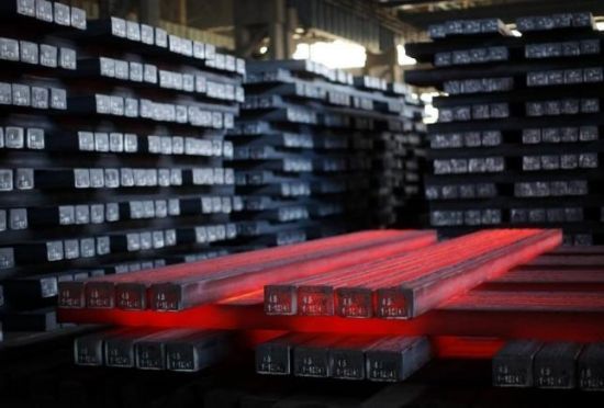 韩国热轧产品价格2008年每吨为99万韩元，而今年12月为准，每吨降价一半。