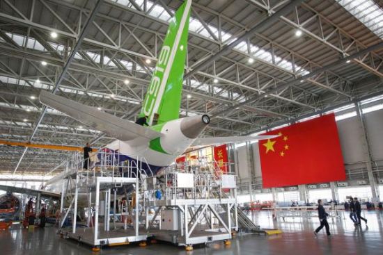 水平尾翼与垂直尾翼