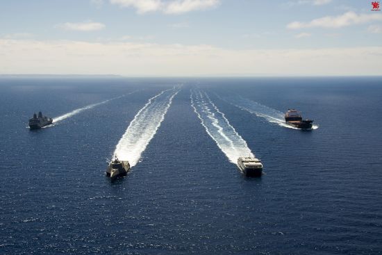 资料图：2014环太军演中的亮相的MLP及LSD圣安东尼奥级船坞运输舰、LCS濒海战斗舰、JHSV高速运输船。