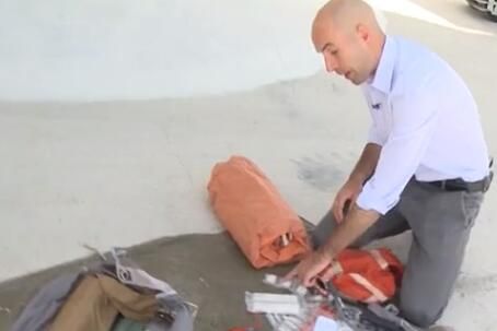 记者手指的是盐 