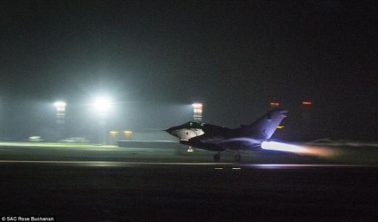 “狂风”(Tornado)GR4战斗机从诺福克郡的马利姆空军基地起飞
