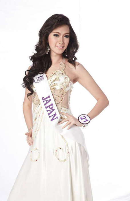 台媒:美国变性人获封肌肉"男神" 登杂志封面(图)