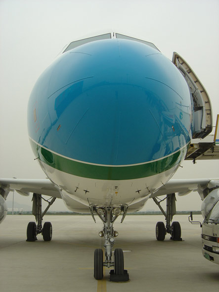 这是深航2006年购机计划中的首批到场飞机,还有至少4架空客