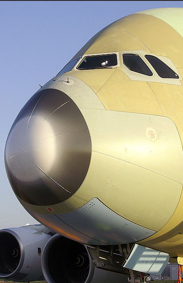 图文:a380客机头部组件特写