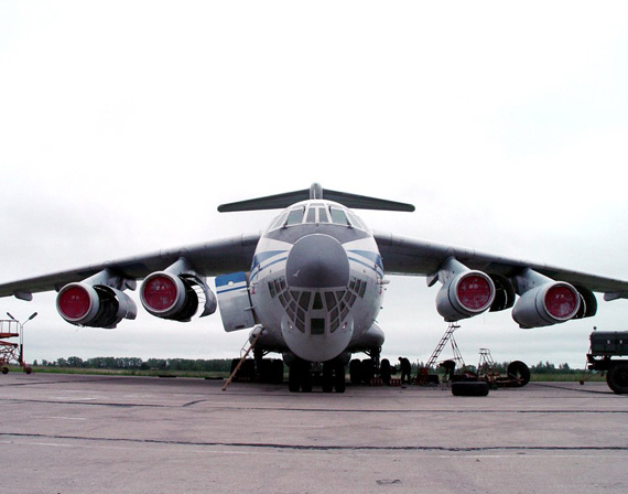 图文:伊尔76这种运输机应该适合我国发展