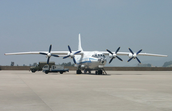 图文:中国国产运八中型战术运输机