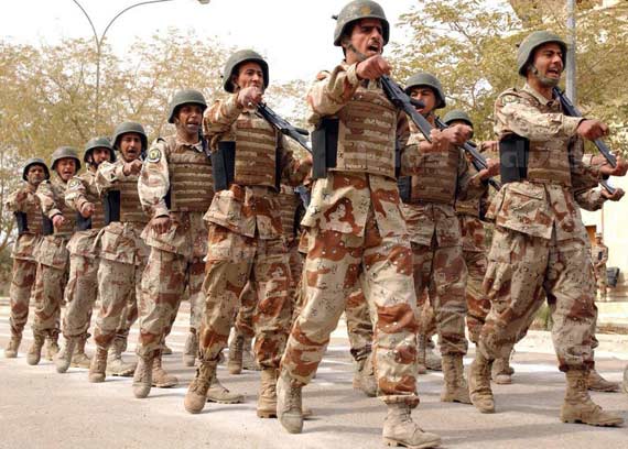 图文伊拉克新军部队列装行军