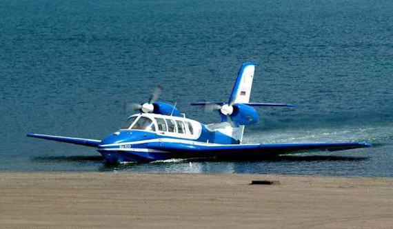 图文:俄制别103水上飞机滑行上岸