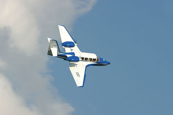 图文俄制别103水上飞机空中飞行