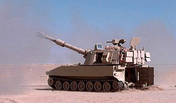图文:m109a6自行榴弹炮单炮射击