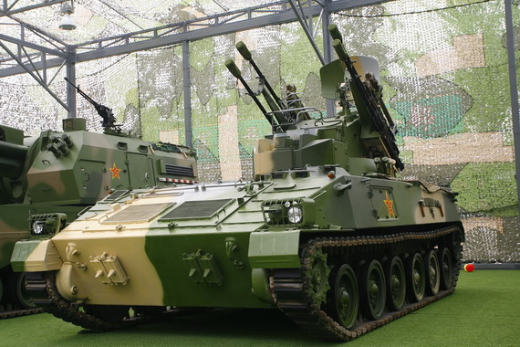 图文:95式自行高炮亮相_新浪军事_新浪网