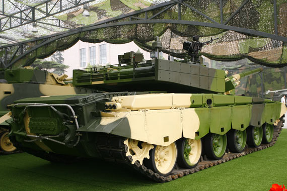 图文:99式主战坦克左后侧特写