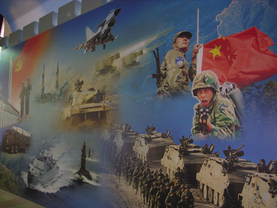 图文:解放军陆海空联联合作战背景宣传画