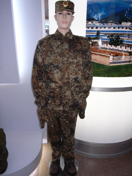 图文:国产高原迷彩防寒作训服