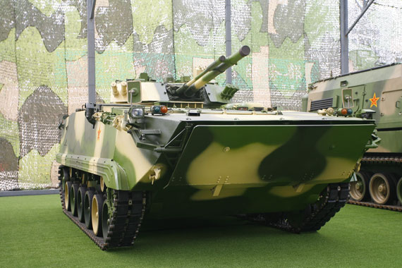 图文:国产新型两栖步兵战车侧视图