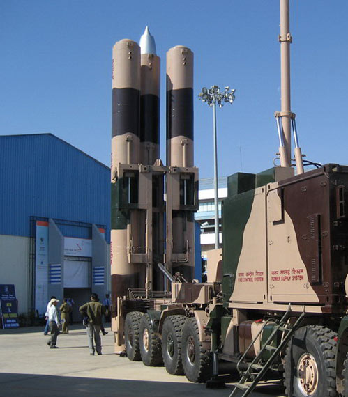 图文:陆基型布拉莫斯巡航导弹向公众展示