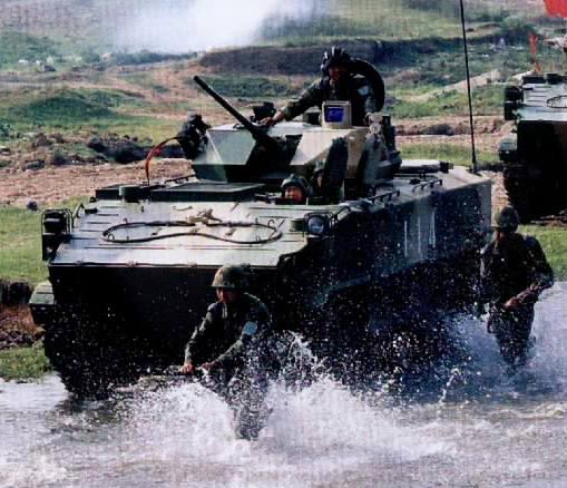中国空降兵新型伞兵刀可用于野外生存和格斗_新浪军事_新浪网