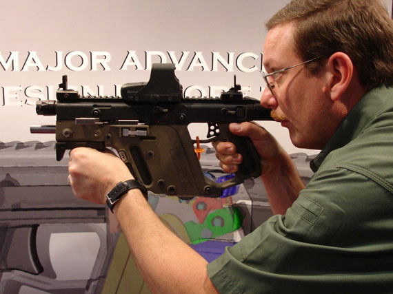 美国推出新型mk5冲锋枪 射速高后坐力小(组图)