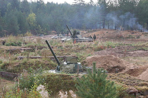 俄军完成演习场改造任务 为建营地打下万个坑