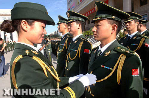 图文武警宁夏总队在银川举行换装仪式