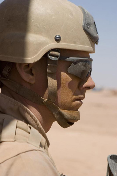 图文:头戴pasgt防护头盔的驻伊美军