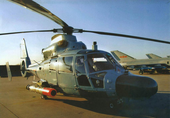 图文海军直9c型舰载反潜直升机地面展示