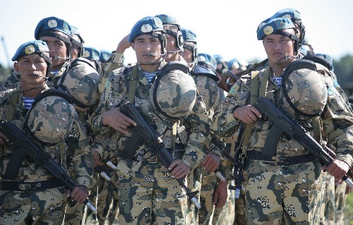 图文:哈萨克斯坦特种作战分队准备就绪