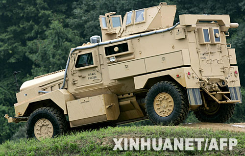8月24日,一辆美军新式军车――防地雷反伏击军车(mrap)在马里兰州的