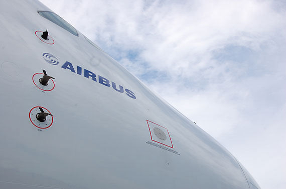 图文a380客机空速管及迎角探测器特写