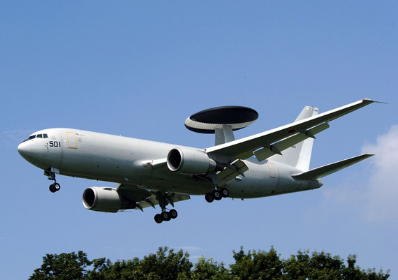 图文:驻日美国e-767预警机