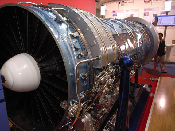 图文al31fn涡扇发动机正侧视特写