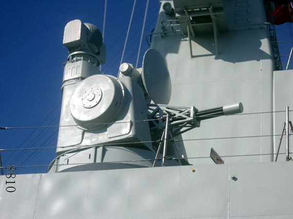 图文:中国168舰近防速射炮系统