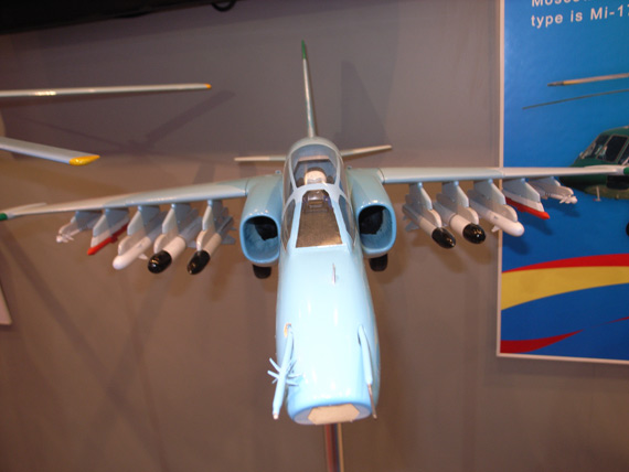 图文:苏-39白熊强击机全机共有10个外挂架