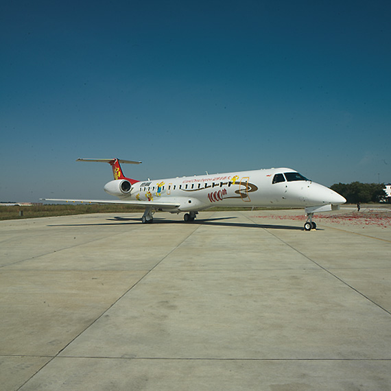 图文:第1000架erj145