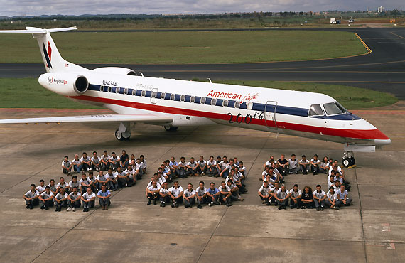 第200架erj145交付现场erj145飞机是巴西航空工业公司针对全世界支线