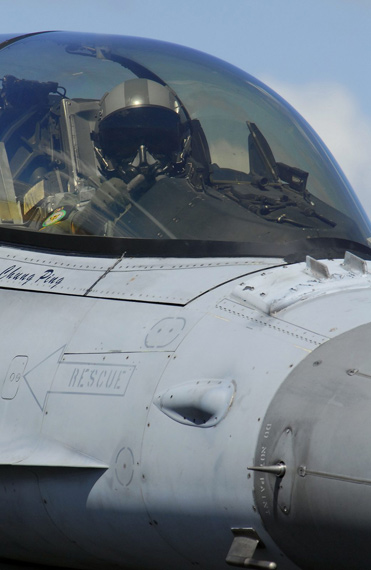 图文美国空军f16block52战隼战斗机