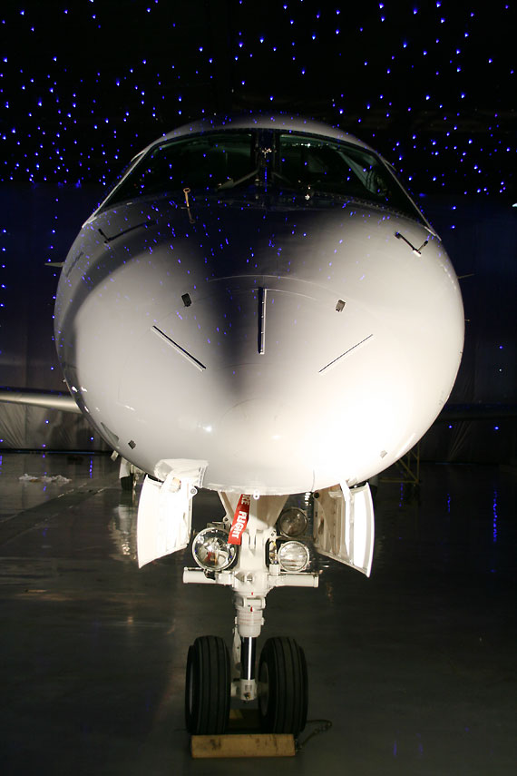 图文erj145支线客机机头正面