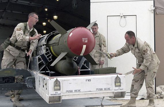 图文:美军2000磅级agm-130空地导弹