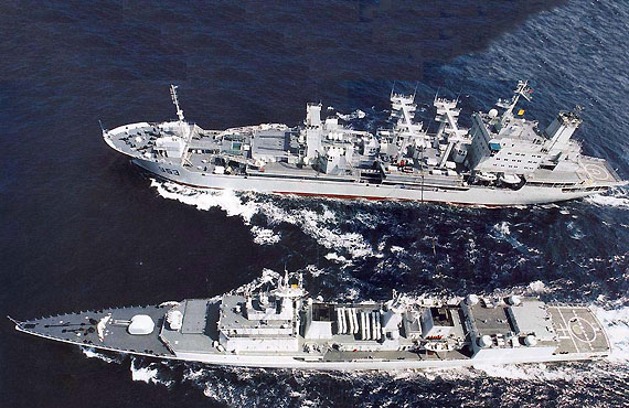 图文167导弹驱逐舰和南运953综合补给舰