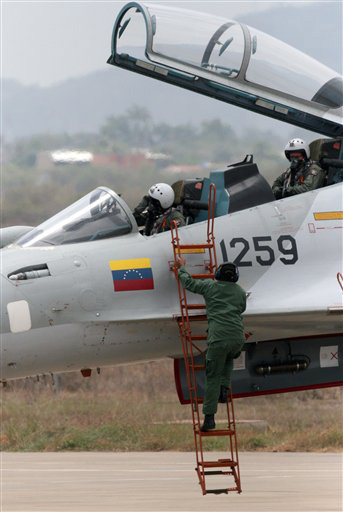 图文：委内瑞拉空军苏-30MK2飞行员整装待发_新浪军事_新浪网