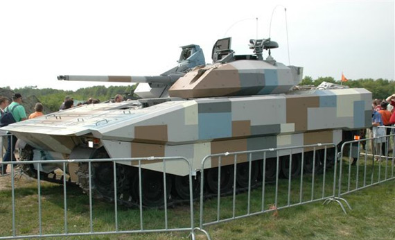 丹麦陆军接收首辆cv9035装甲步兵战车(组图)