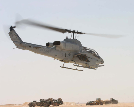 图文在伊拉克的ah1w超级眼镜蛇