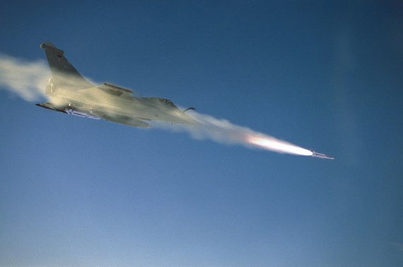 图文法国阵风m型战斗机发射空空导弹