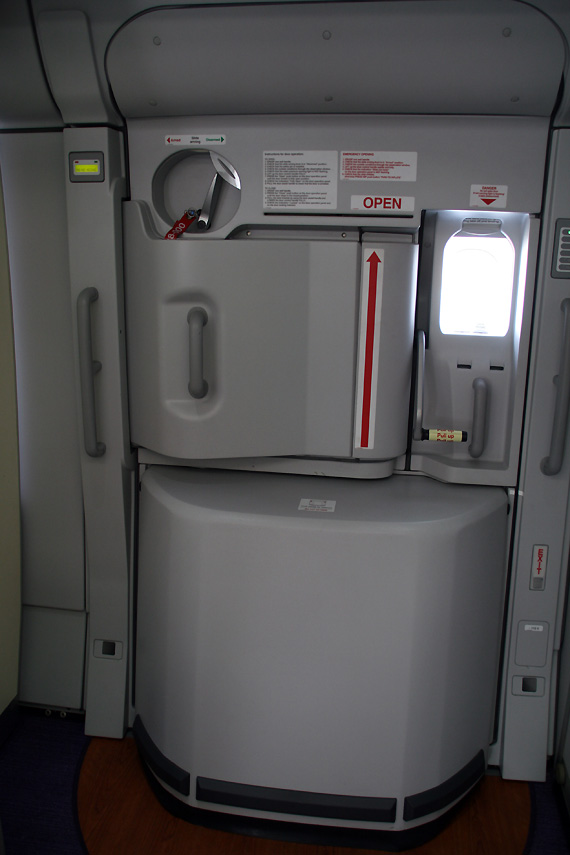 图文a380头等舱登机门