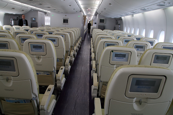 图文a380下层经济舱